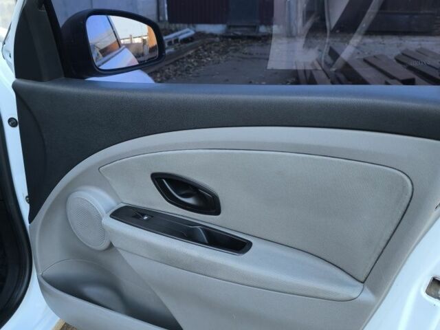 Білий Рено Меган, об'ємом двигуна 1.5 л та пробігом 277 тис. км за 5400 $, фото 20 на Automoto.ua