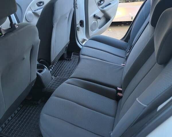 Белый Рено Меган, объемом двигателя 1.5 л и пробегом 277 тыс. км за 5400 $, фото 13 на Automoto.ua