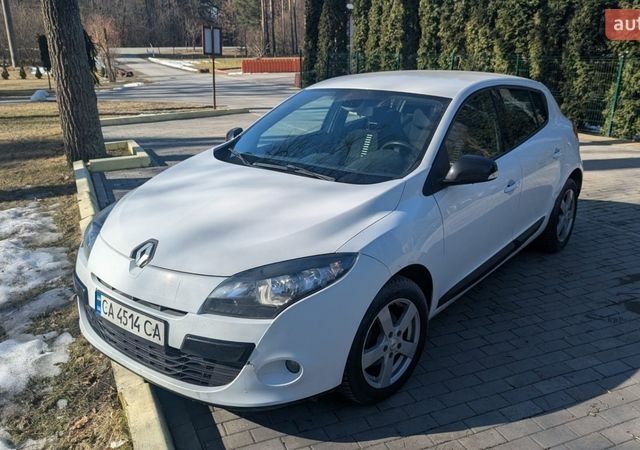 Білий Рено Меган, об'ємом двигуна 1.5 л та пробігом 300 тис. км за 5200 $, фото 1 на Automoto.ua