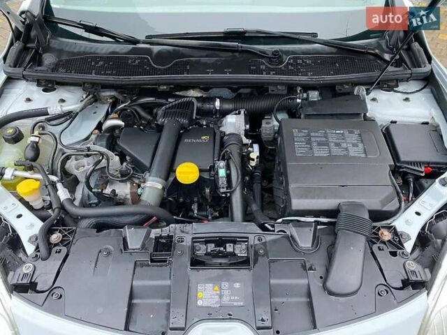 Белый Рено Меган, объемом двигателя 1.5 л и пробегом 210 тыс. км за 6450 $, фото 49 на Automoto.ua