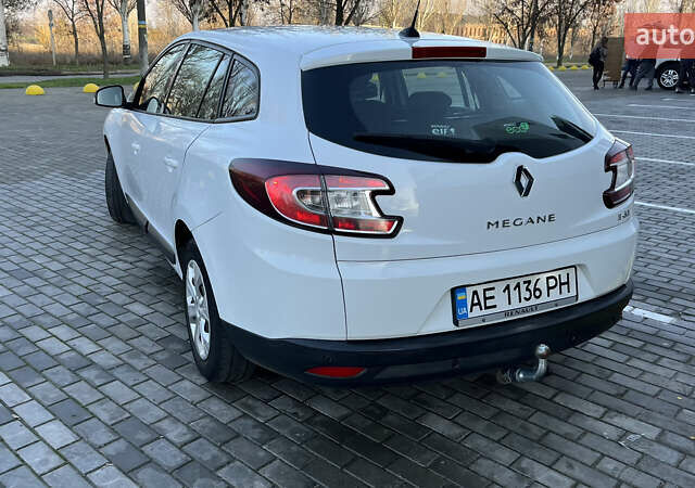 Білий Рено Меган, об'ємом двигуна 1.46 л та пробігом 250 тис. км за 7700 $, фото 3 на Automoto.ua