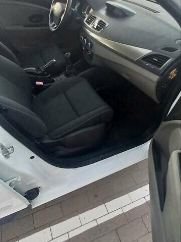 Белый Рено Меган, объемом двигателя 1.6 л и пробегом 198 тыс. км за 7200 $, фото 20 на Automoto.ua