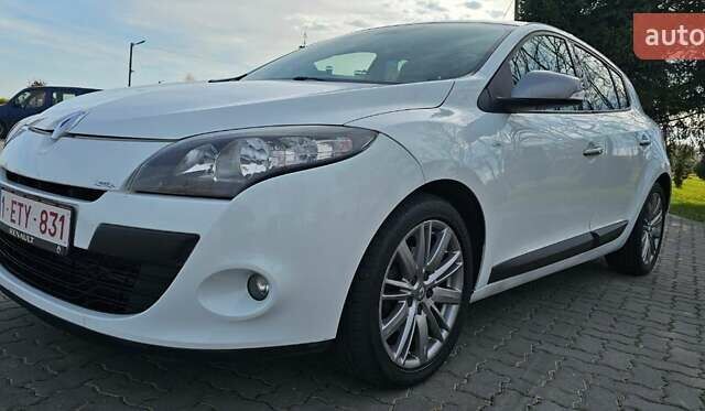 Белый Рено Меган, объемом двигателя 1.5 л и пробегом 231 тыс. км за 7200 $, фото 4 на Automoto.ua