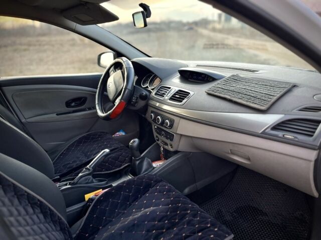 Белый Рено Меган, объемом двигателя 1.5 л и пробегом 350 тыс. км за 4800 $, фото 7 на Automoto.ua