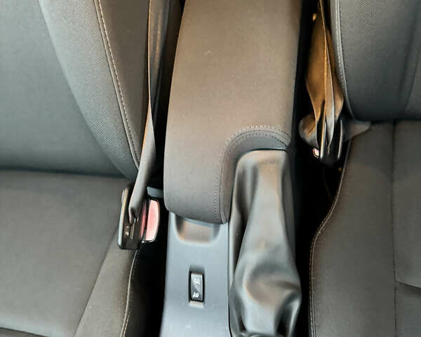 Білий Рено Меган, об'ємом двигуна 1.6 л та пробігом 140 тис. км за 7350 $, фото 38 на Automoto.ua