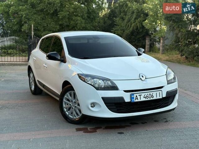 Белый Рено Меган, объемом двигателя 1.46 л и пробегом 238 тыс. км за 5850 $, фото 2 на Automoto.ua