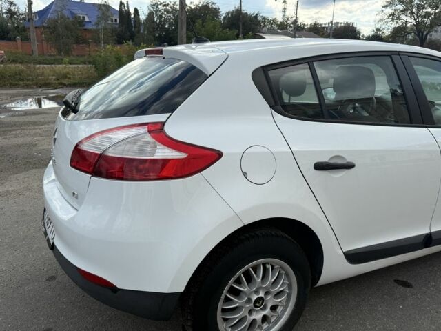 Белый Рено Меган, объемом двигателя 1.5 л и пробегом 275 тыс. км за 6600 $, фото 3 на Automoto.ua