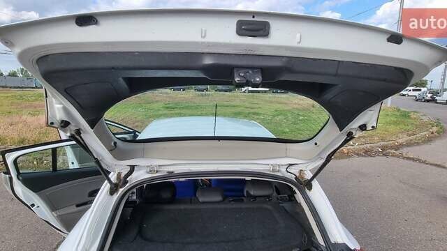 Білий Рено Меган, об'ємом двигуна 1.5 л та пробігом 311 тис. км за 6500 $, фото 10 на Automoto.ua