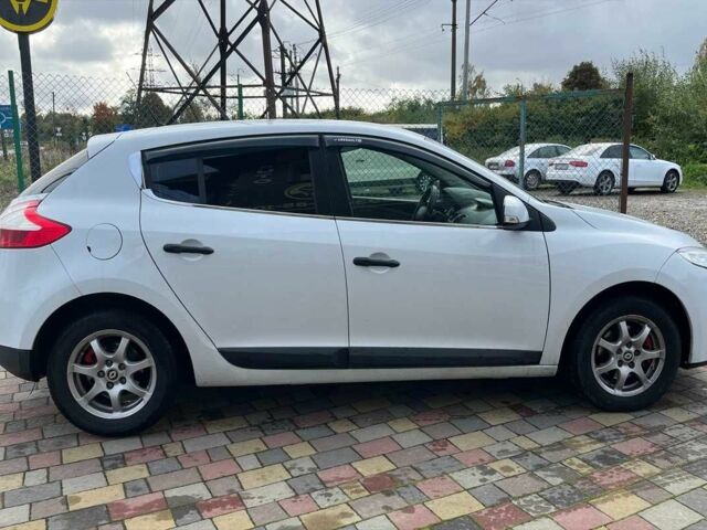 Белый Рено Меган, объемом двигателя 1.4 л и пробегом 198 тыс. км за 5900 $, фото 7 на Automoto.ua