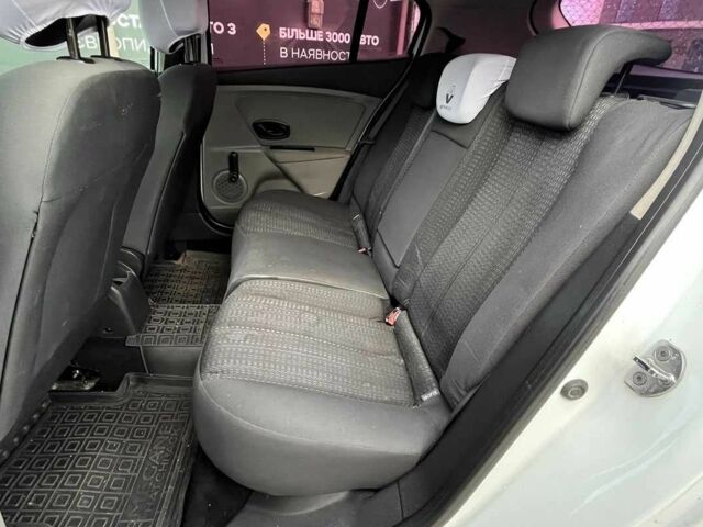 Белый Рено Меган, объемом двигателя 1.4 л и пробегом 198 тыс. км за 5900 $, фото 15 на Automoto.ua