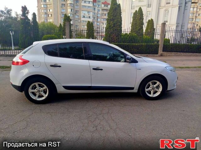 Белый Рено Меган, объемом двигателя 1.5 л и пробегом 278 тыс. км за 5500 $, фото 2 на Automoto.ua