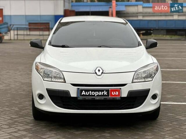 Белый Рено Меган, объемом двигателя 1.5 л и пробегом 275 тыс. км за 6440 $, фото 1 на Automoto.ua