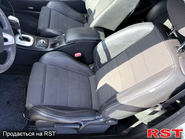 Белый Рено Меган, объемом двигателя 1.5 л и пробегом 265 тыс. км за 6000 $, фото 5 на Automoto.ua