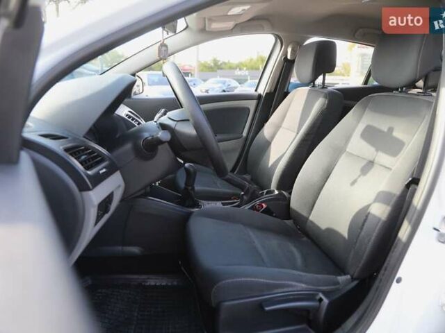 Белый Рено Меган, объемом двигателя 1.6 л и пробегом 211 тыс. км за 6700 $, фото 7 на Automoto.ua