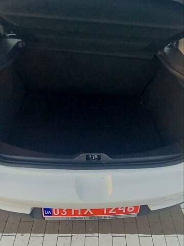 Белый Рено Меган, объемом двигателя 1.6 л и пробегом 198 тыс. км за 7200 $, фото 7 на Automoto.ua