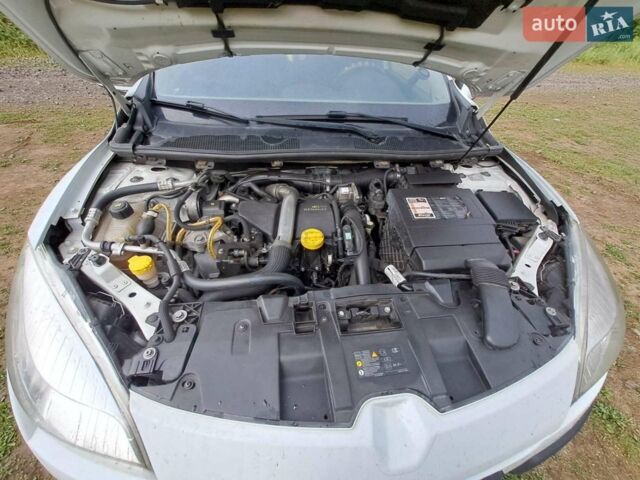 Белый Рено Меган, объемом двигателя 1.5 л и пробегом 280 тыс. км за 8100 $, фото 5 на Automoto.ua