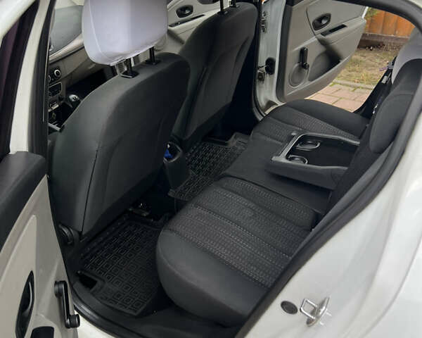 Білий Рено Меган, об'ємом двигуна 1.46 л та пробігом 199 тис. км за 6100 $, фото 14 на Automoto.ua