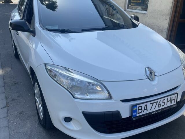Белый Рено Меган, объемом двигателя 1.5 л и пробегом 270 тыс. км за 6500 $, фото 2 на Automoto.ua