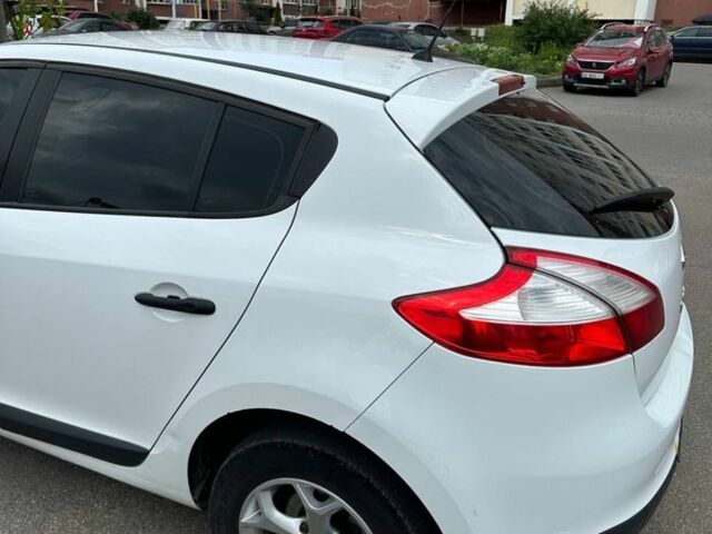 Белый Рено Меган, объемом двигателя 1.6 л и пробегом 215 тыс. км за 6800 $, фото 3 на Automoto.ua