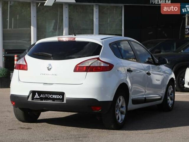 Белый Рено Меган, объемом двигателя 1.6 л и пробегом 211 тыс. км за 6700 $, фото 9 на Automoto.ua