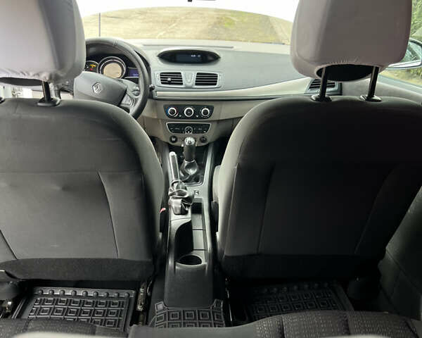 Білий Рено Меган, об'ємом двигуна 1.46 л та пробігом 199 тис. км за 6100 $, фото 23 на Automoto.ua