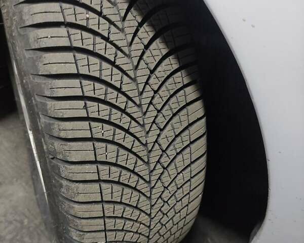 Белый Рено Меган, объемом двигателя 1.6 л и пробегом 168 тыс. км за 7500 $, фото 12 на Automoto.ua