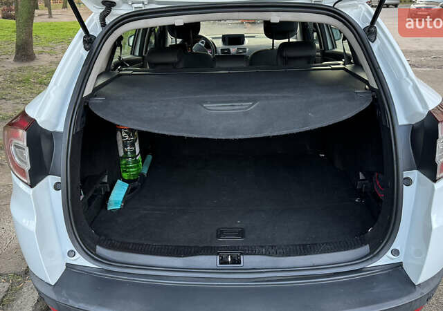 Білий Рено Меган, об'ємом двигуна 1.46 л та пробігом 250 тис. км за 7700 $, фото 26 на Automoto.ua