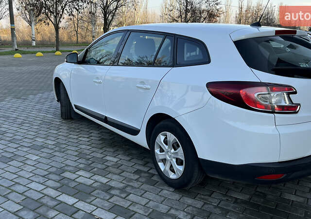 Білий Рено Меган, об'ємом двигуна 1.46 л та пробігом 250 тис. км за 7700 $, фото 2 на Automoto.ua