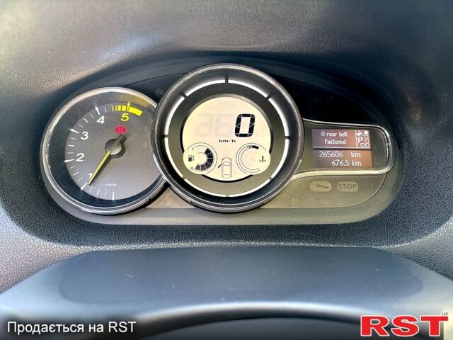 Белый Рено Меган, объемом двигателя 1.5 л и пробегом 265 тыс. км за 6000 $, фото 3 на Automoto.ua