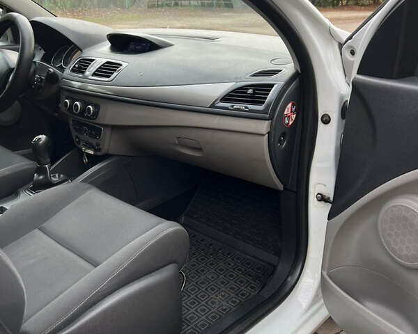 Білий Рено Меган, об'ємом двигуна 1.46 л та пробігом 199 тис. км за 6100 $, фото 8 на Automoto.ua