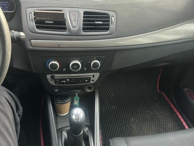 Білий Рено Меган, об'ємом двигуна 1.5 л та пробігом 281 тис. км за 5899 $, фото 15 на Automoto.ua