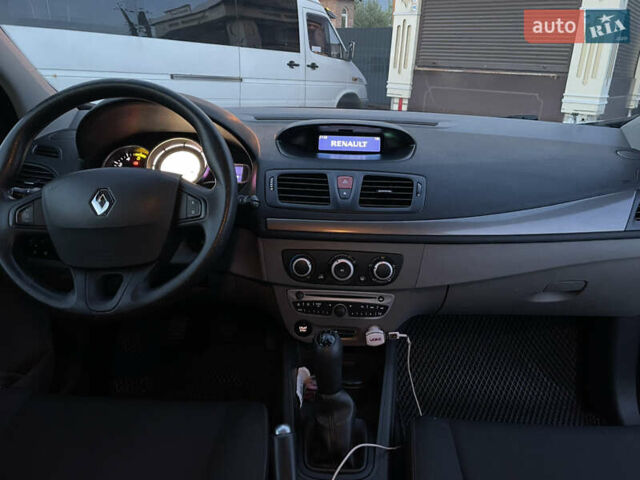 Белый Рено Меган, объемом двигателя 1.46 л и пробегом 296 тыс. км за 7300 $, фото 8 на Automoto.ua