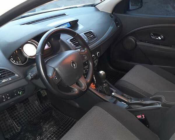 Белый Рено Меган, объемом двигателя 1.6 л и пробегом 207 тыс. км за 6400 $, фото 7 на Automoto.ua