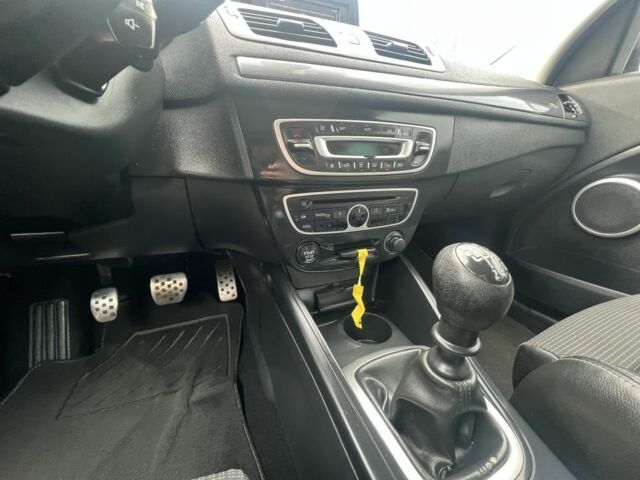 Білий Рено Меган, об'ємом двигуна 1.5 л та пробігом 231 тис. км за 7499 $, фото 11 на Automoto.ua