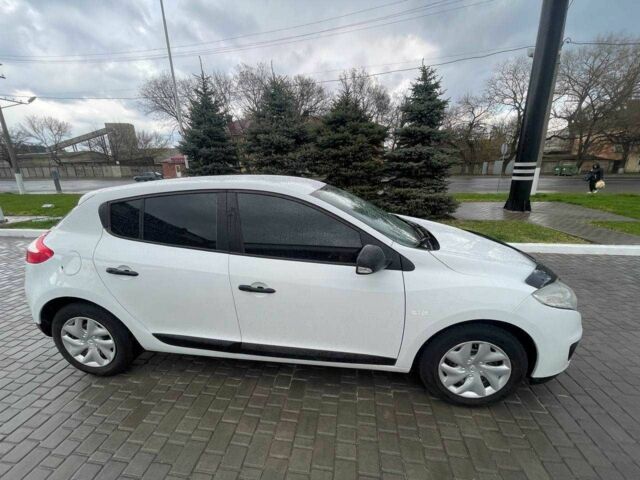 Белый Рено Меган, объемом двигателя 1.5 л и пробегом 340 тыс. км за 6500 $, фото 3 на Automoto.ua