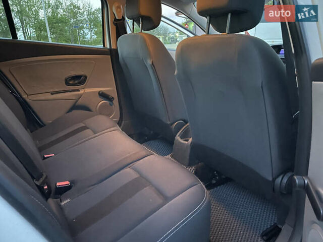 Белый Рено Меган, объемом двигателя 1.46 л и пробегом 296 тыс. км за 7300 $, фото 6 на Automoto.ua