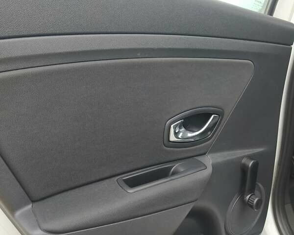 Білий Рено Меган, об'ємом двигуна 1.46 л та пробігом 247 тис. км за 6700 $, фото 14 на Automoto.ua