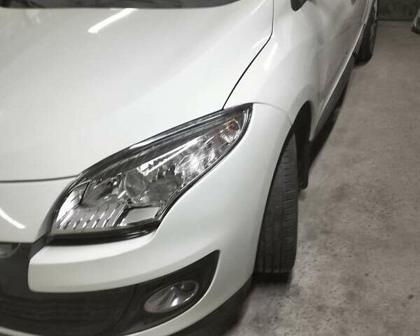 Белый Рено Меган, объемом двигателя 1.6 л и пробегом 183 тыс. км за 6450 $, фото 6 на Automoto.ua