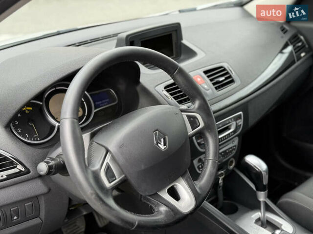 Білий Рено Меган, об'ємом двигуна 1.5 л та пробігом 230 тис. км за 6750 $, фото 12 на Automoto.ua