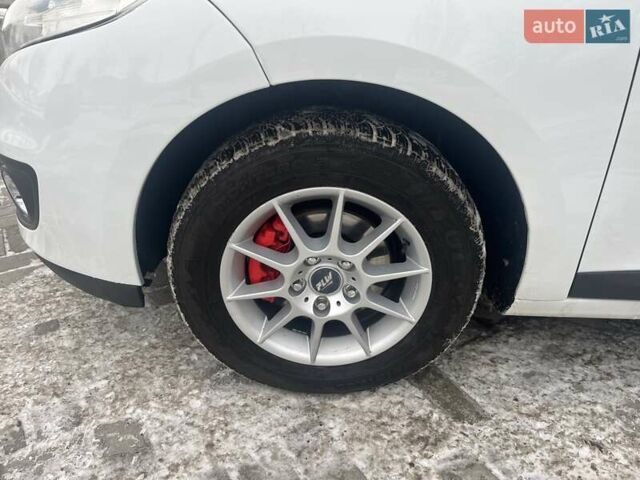 Білий Рено Меган, об'ємом двигуна 1.6 л та пробігом 205 тис. км за 6300 $, фото 18 на Automoto.ua