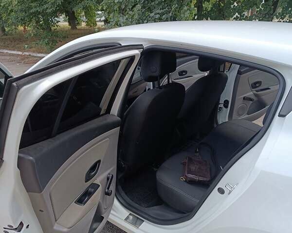 Білий Рено Меган, об'ємом двигуна 1.46 л та пробігом 225 тис. км за 6000 $, фото 7 на Automoto.ua