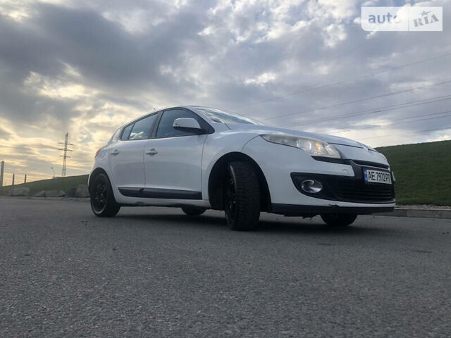 Белый Рено Меган, объемом двигателя 1.5 л и пробегом 309 тыс. км за 7800 $, фото 25 на Automoto.ua