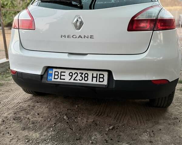 Білий Рено Меган, об'ємом двигуна 1.46 л та пробігом 241 тис. км за 7800 $, фото 7 на Automoto.ua
