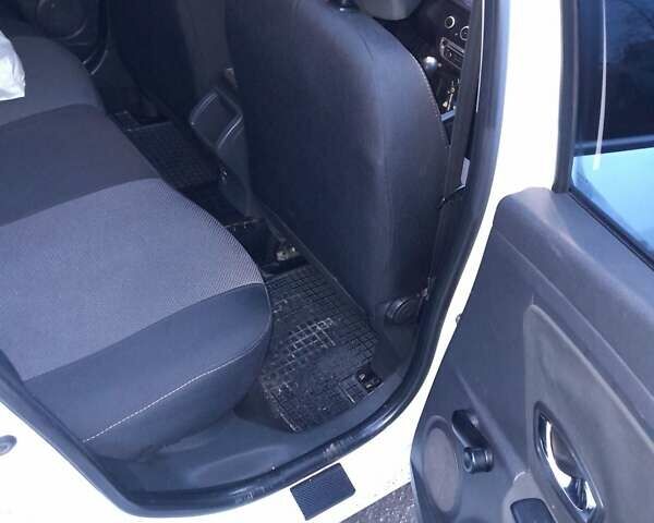 Белый Рено Меган, объемом двигателя 1.6 л и пробегом 207 тыс. км за 6400 $, фото 10 на Automoto.ua