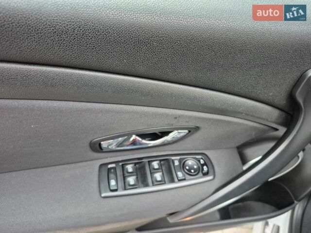 Білий Рено Меган, об'ємом двигуна 1.6 л та пробігом 245 тис. км за 7700 $, фото 24 на Automoto.ua