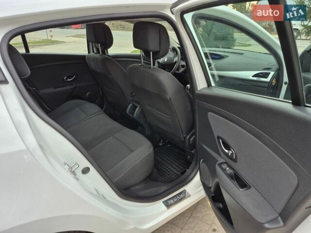 Білий Рено Меган, об'ємом двигуна 1.6 л та пробігом 245 тис. км за 7700 $, фото 16 на Automoto.ua