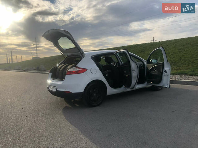 Белый Рено Меган, объемом двигателя 1.5 л и пробегом 309 тыс. км за 7990 $, фото 3 на Automoto.ua