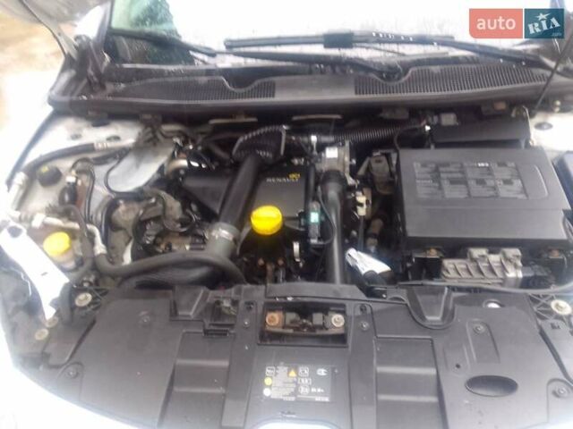 Белый Рено Меган, объемом двигателя 1.5 л и пробегом 240 тыс. км за 7800 $, фото 3 на Automoto.ua