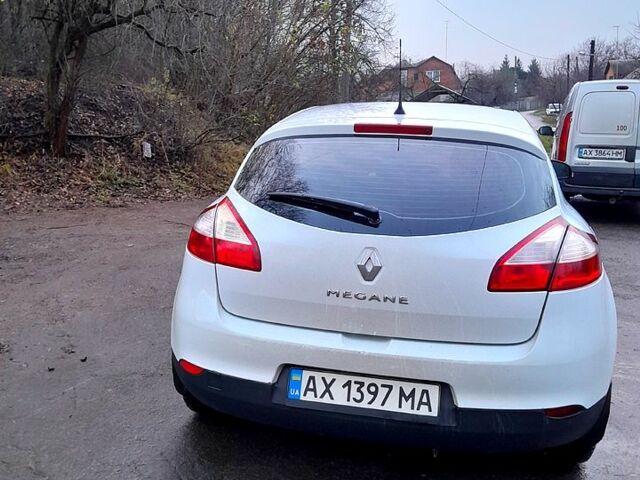 Белый Рено Меган, объемом двигателя 1.6 л и пробегом 207 тыс. км за 6400 $, фото 2 на Automoto.ua