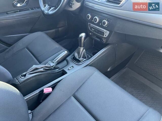 Білий Рено Меган, об'ємом двигуна 1.5 л та пробігом 280 тис. км за 5800 $, фото 10 на Automoto.ua